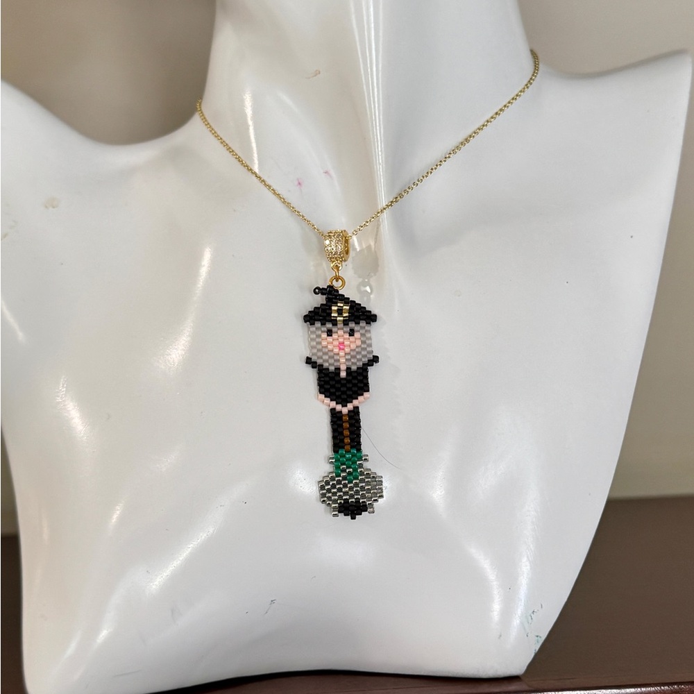 Hand crafted beaded witch with cauldron pendant necklace - Picture 10 of 11